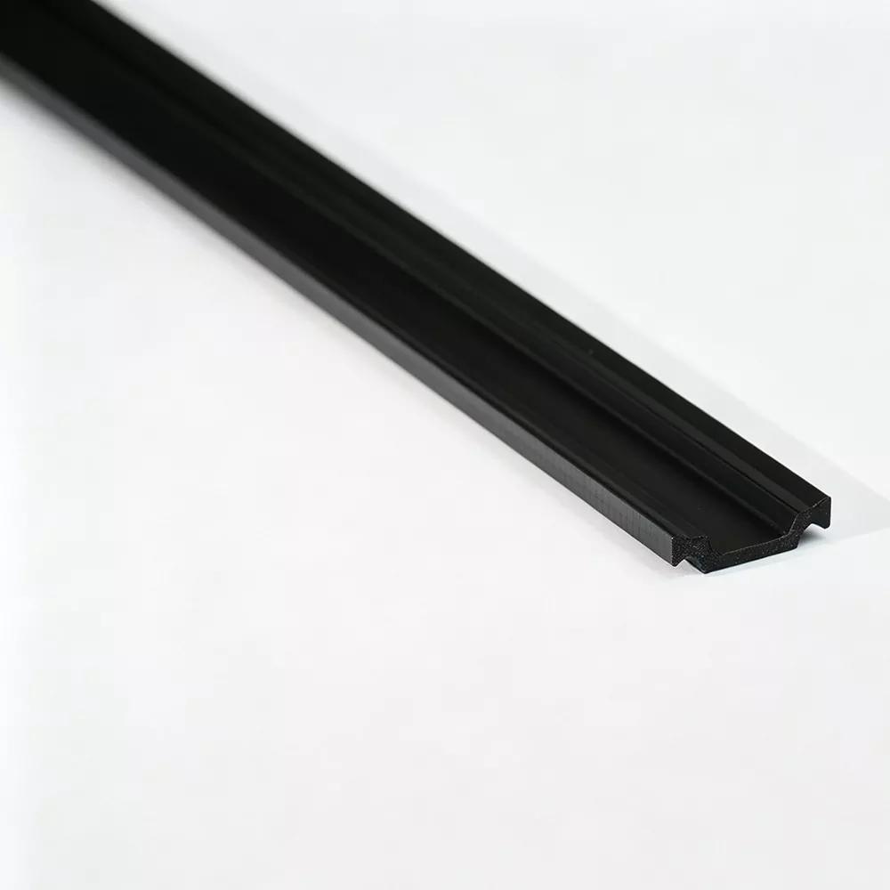Tira de aislamiento térmico para puertas de aluminio